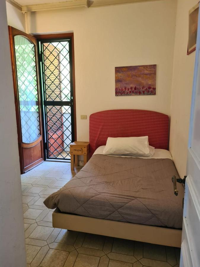 La Casa Di Nataly Bed and Breakfast Fregenae Exteriör bild